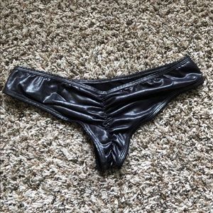 🚫SOLD Iheartraves scrunch bottoms